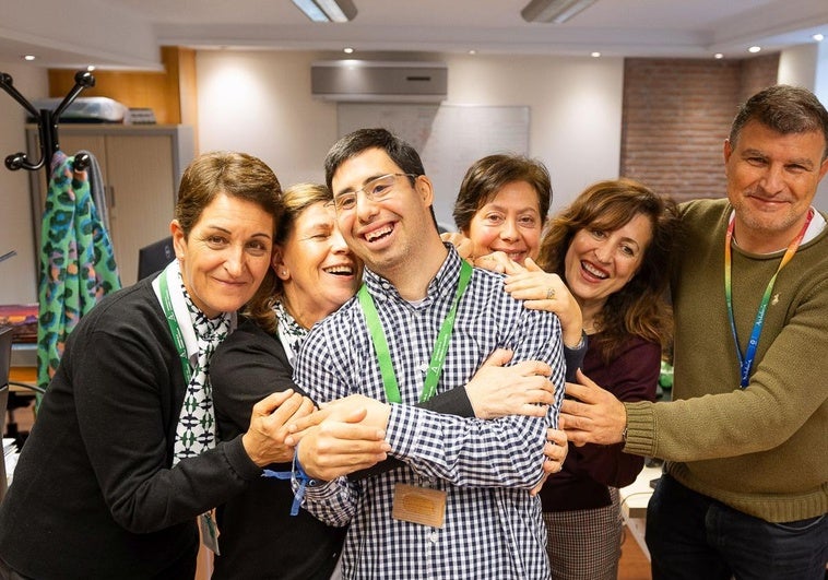 La sonrisa que sostiene la Alhambra